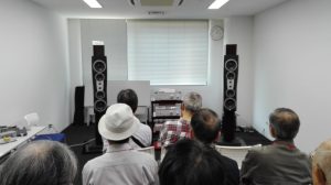 AudioBase東京初日の試聴時の様子セッティングの様子
